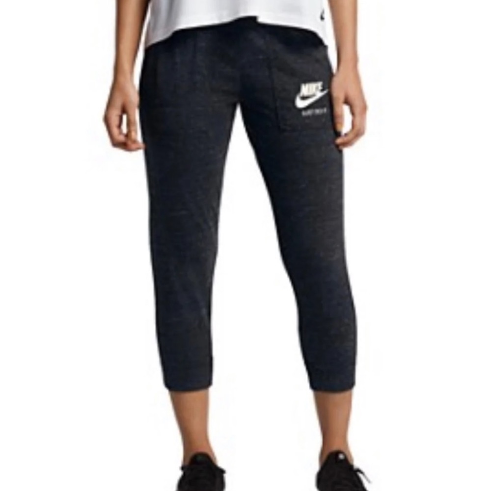 ❌SOLD❌Women’s Nike Crop Joggers